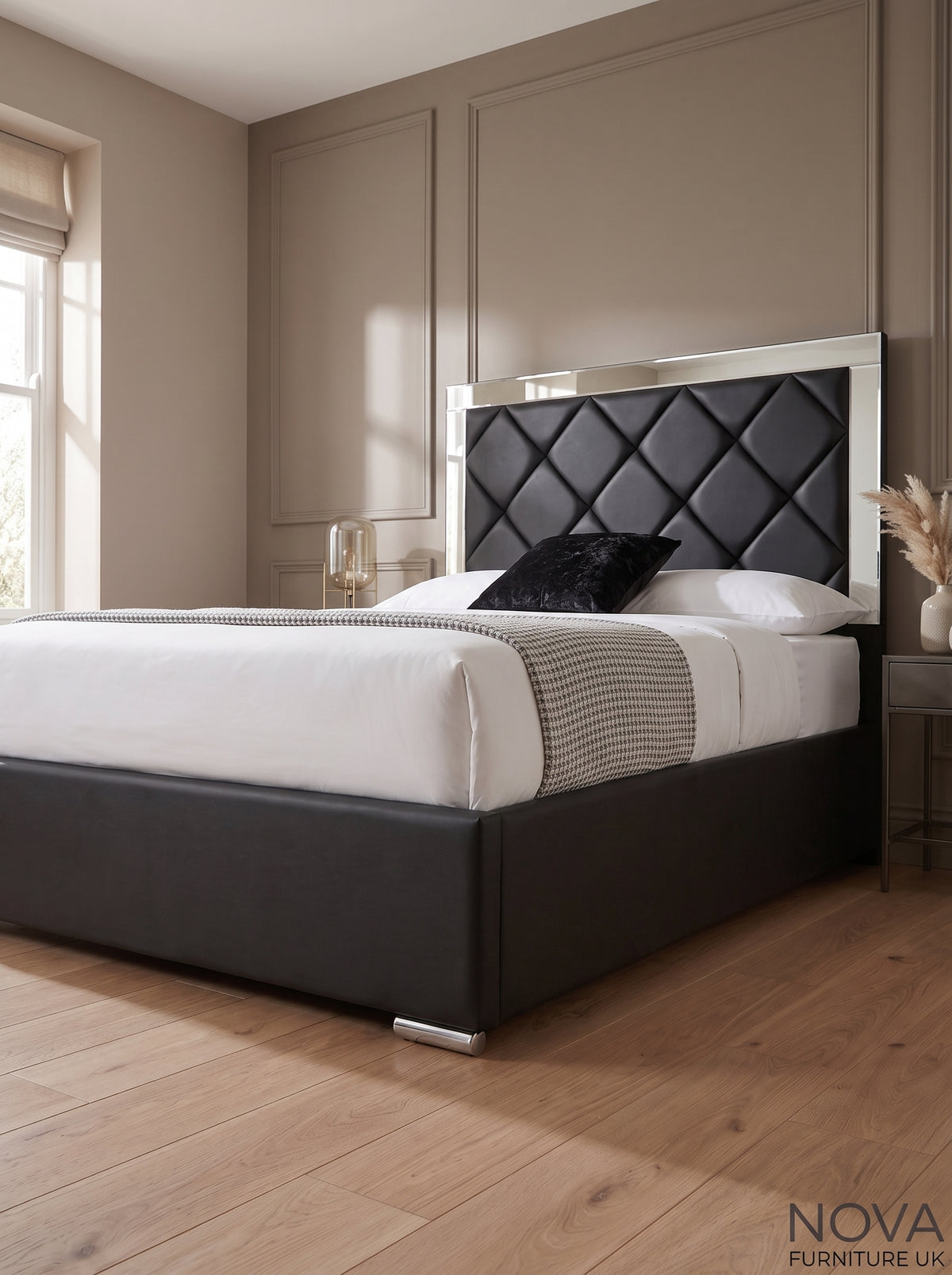Onyx Mirrored Diamond Bed