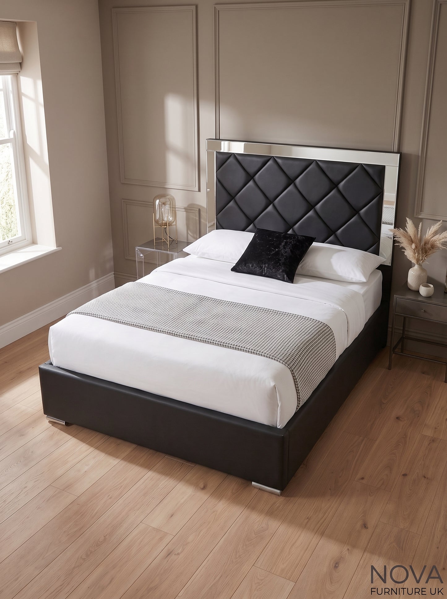 Onyx Mirrored Diamond Bed